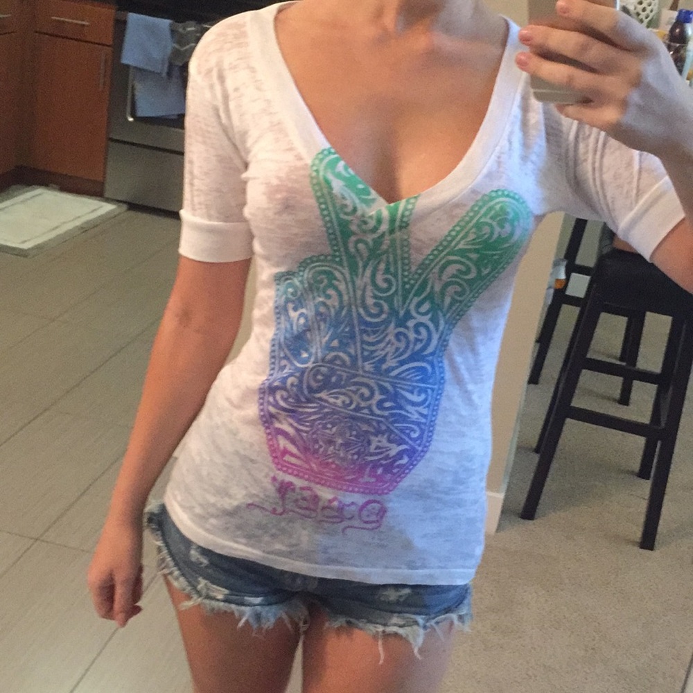 S Obey tee ✌️ - Picture 2 of 5